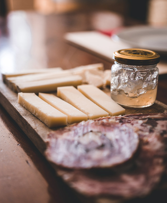 tagliere-in-degustazione-le-guaite-di-noemi-in-valpolicella